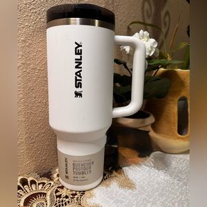 Stanley White Tumbler with Black Lid-CHALK